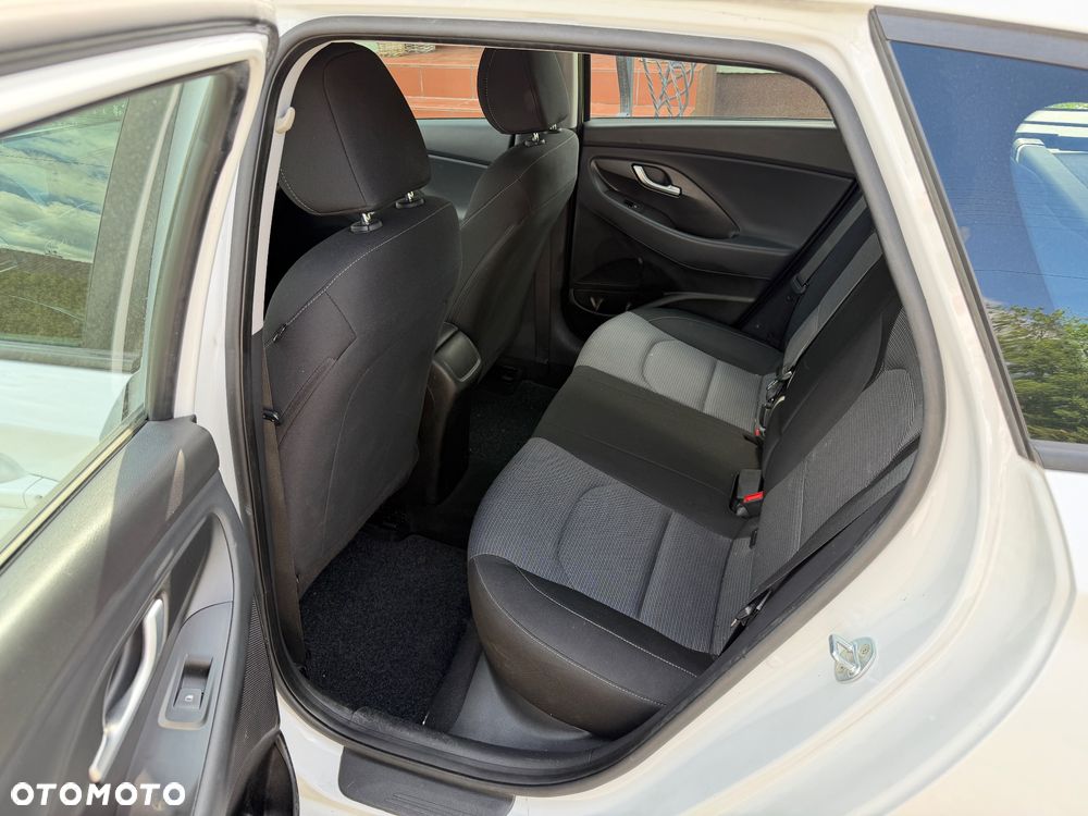Hyundai i30 blue Kombi 1.4 Trend - 23