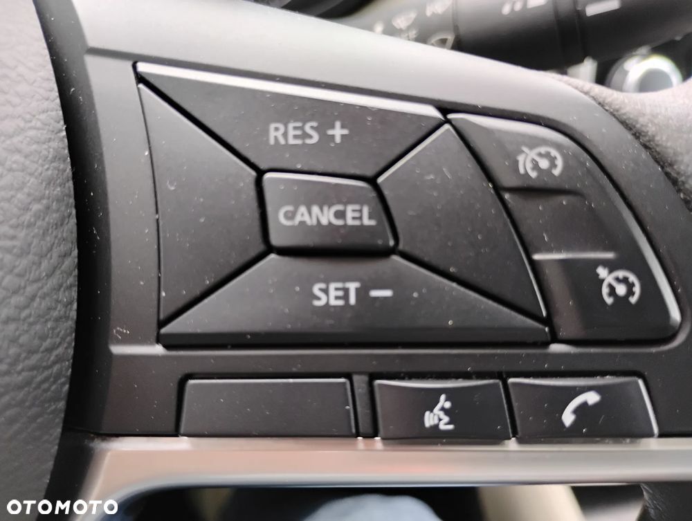 Nissan Micra 1.0 Visia Plus - 32