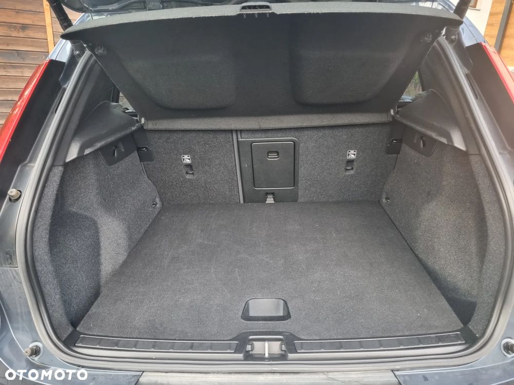 Volvo XC 40 T5 AWD Geartronic Momentum Pro - 22