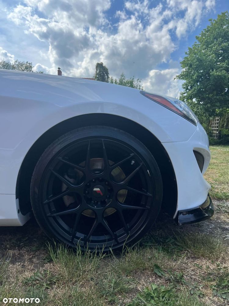 Hyundai Genesis Coupe - 3