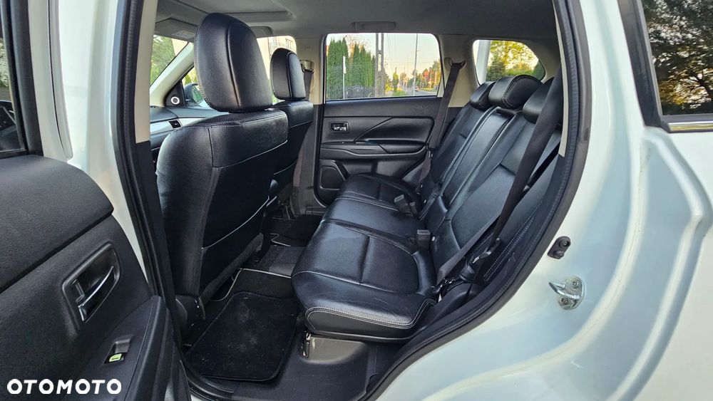Mitsubishi Outlander Instyle NAVI + - 10