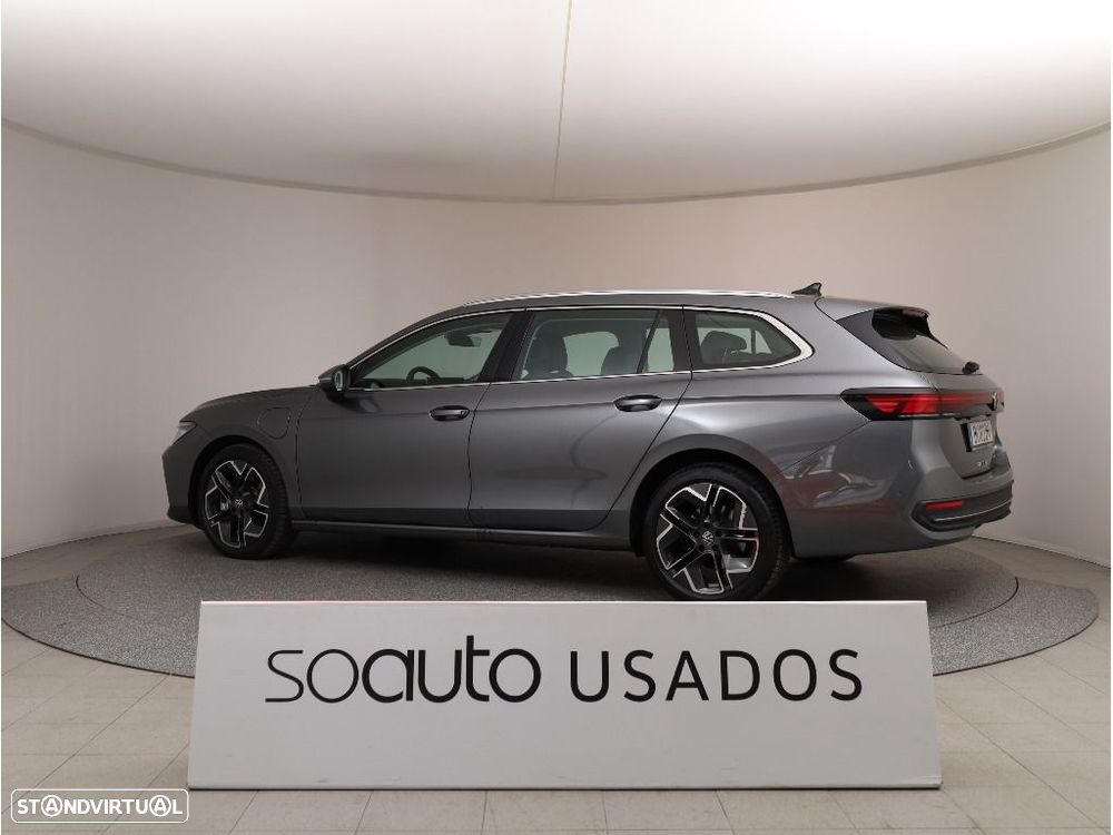 VW Passat Variant - 4