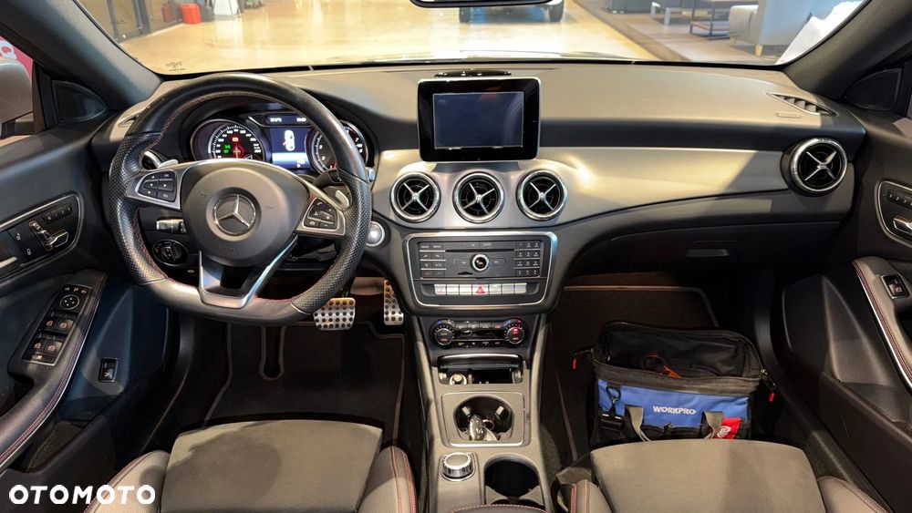 Mercedes-Benz CLA 220 4-Matic AMG Line - 10