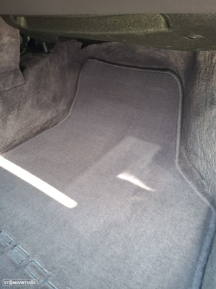 Porsche 911 (996) Carrera Coupé - 15