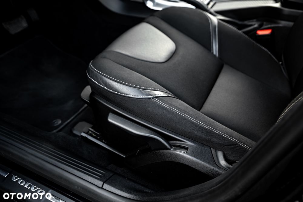 Volvo V40 D3 Geartronic Summum - 19