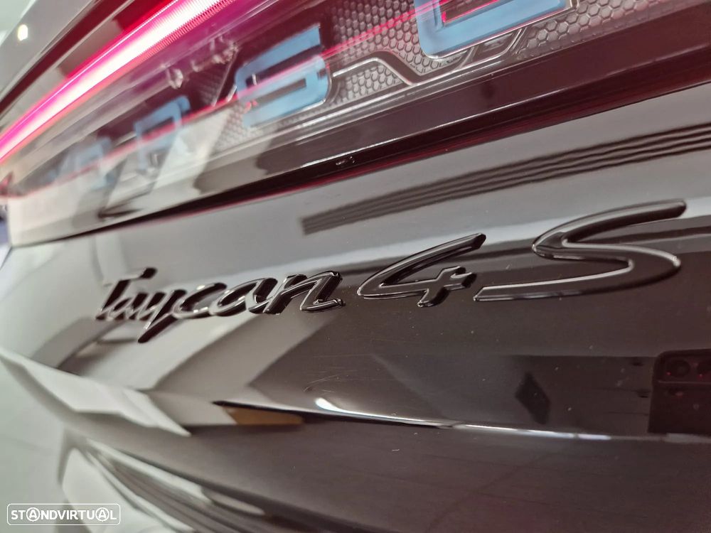 Porsche Taycan Cross Turismo 4S - 9