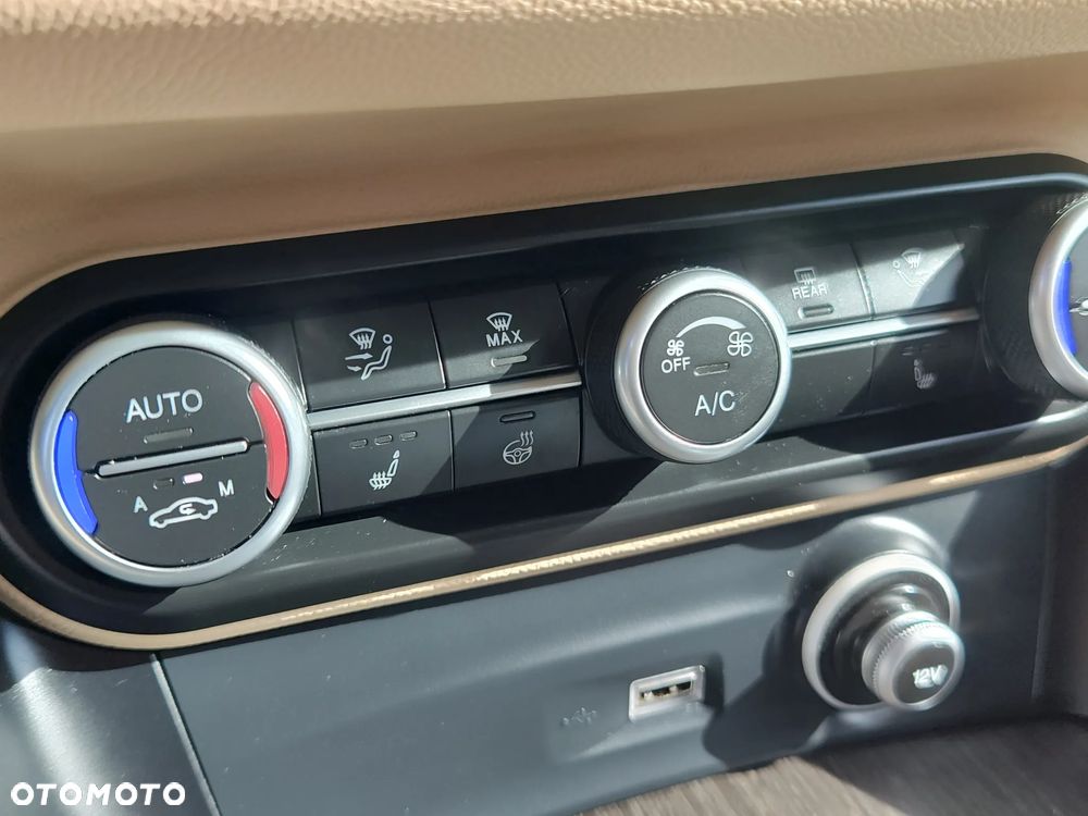 Alfa Romeo Stelvio 2.0 Turbo 16V AT8-Q4 Lusso Ti - 35
