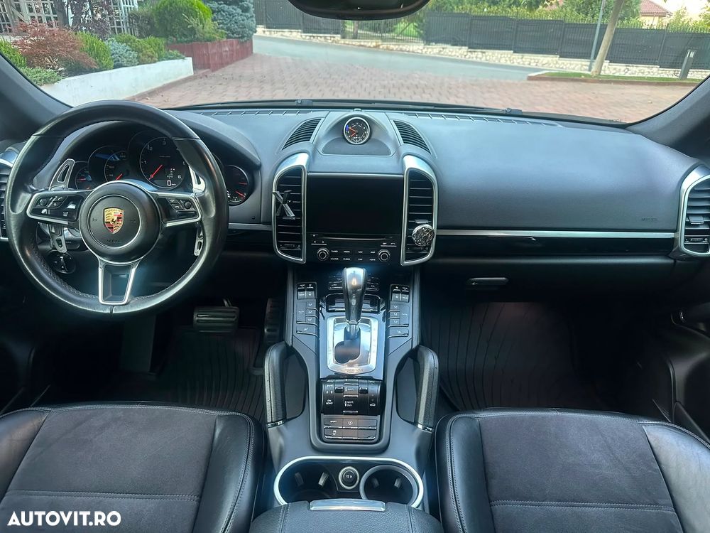 Porsche Cayenne Platinum Edition - 17