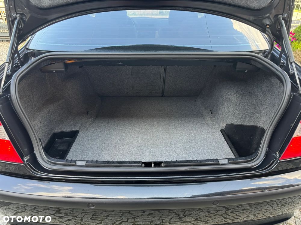 BMW Seria 3 318i Edition Exclusive - 34
