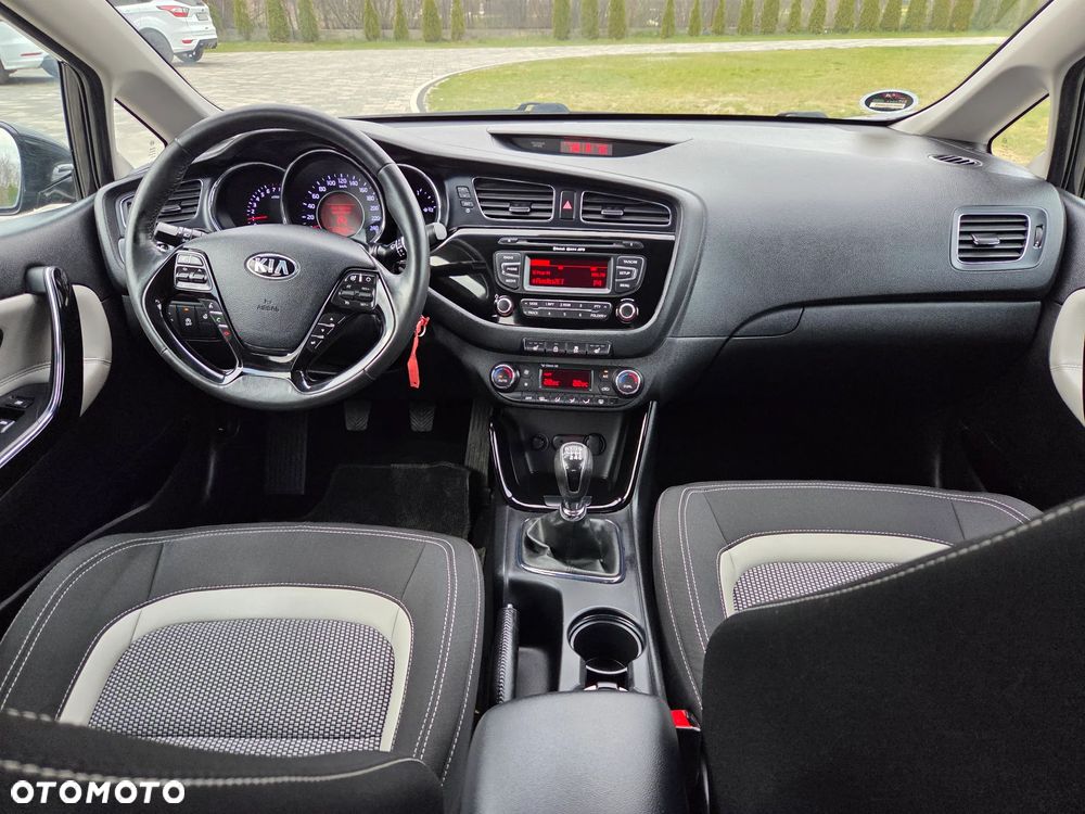 Kia Ceed 1.6 GDI ISG Dream Team Edition - 26