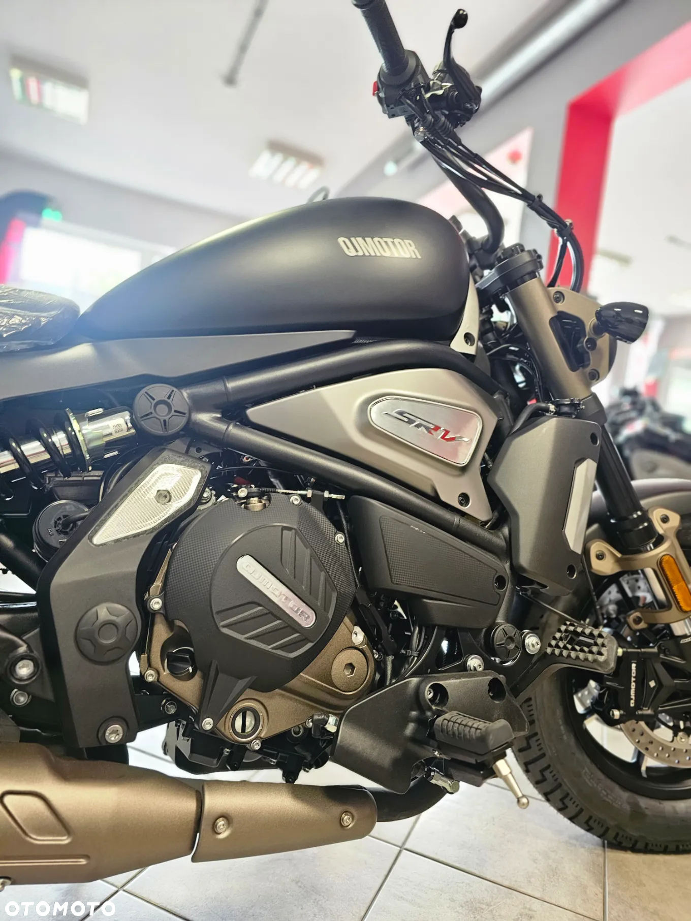 QJMOTOR SRV 700 - 5
