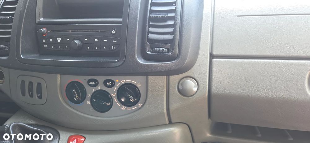 Opel VIVARO 2.5 dci - 10