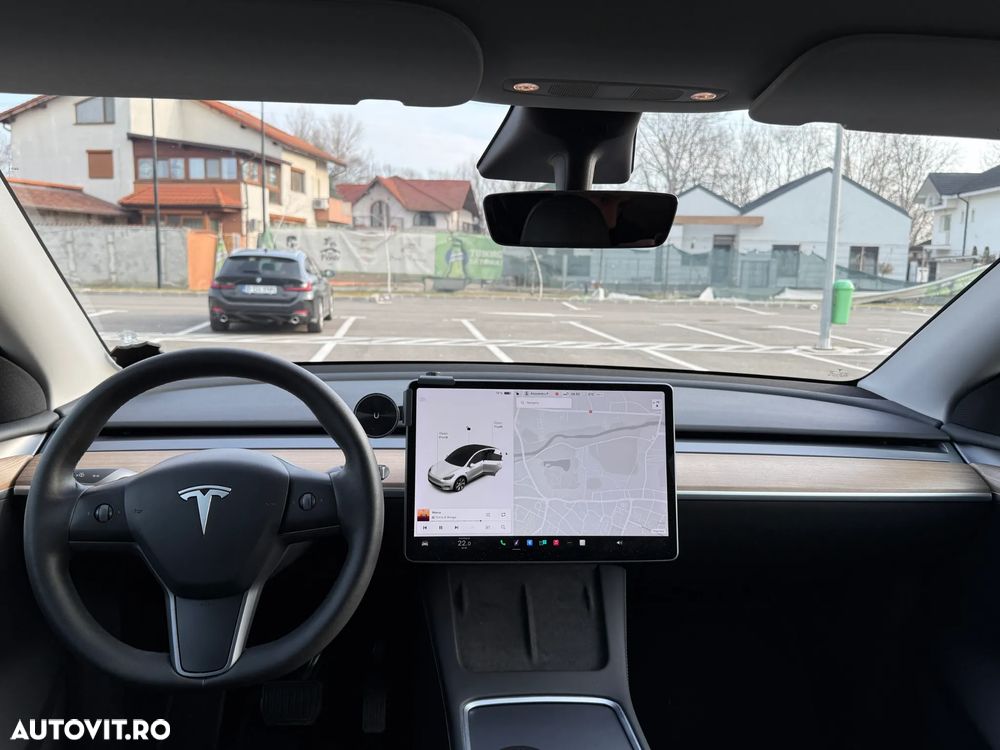 Tesla Model Y - 9
