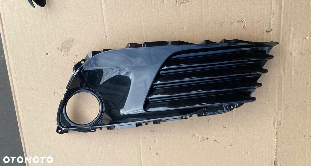 TOYOTA AURIS 2 II lift E180 E18 ORYGINALNA ! ! ! PRAWA KRATKA ZAŚLEPKA RAMKA OSŁONA OBUDOWA HALOGENU NA HALOGEN kratka zderzaka przedniego w zderzak przedni prawy przód 81481-02580 81481-02600 52030-02210 - 2