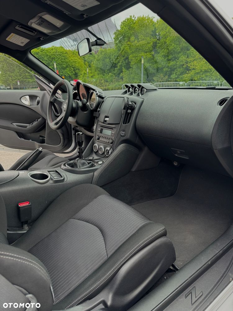 Nissan 370 Z Standard - 8