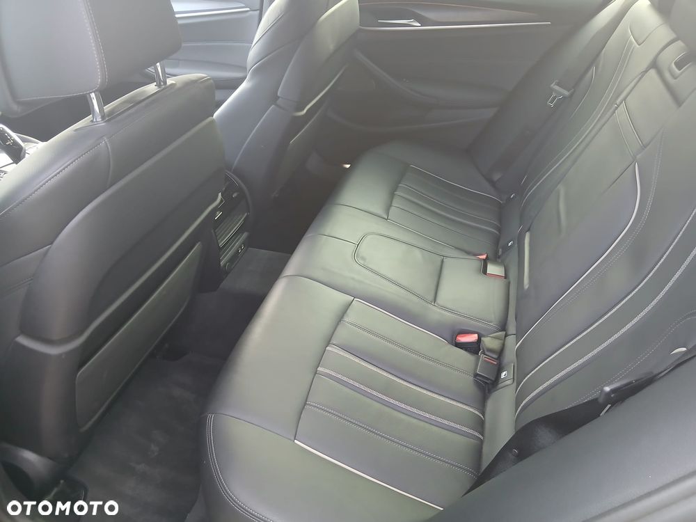 BMW Seria 5 540d xDrive mHEV M Sport sport - 33