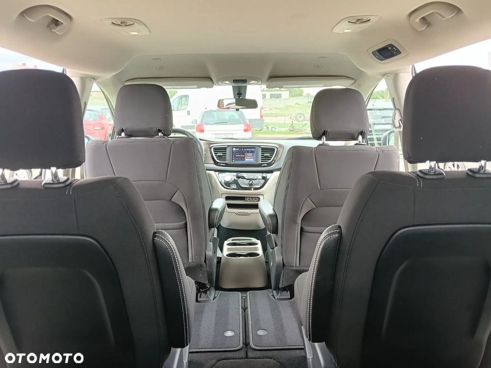 Chrysler Pacifica - 30
