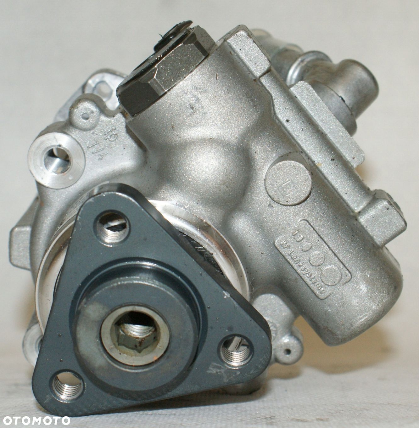 POMPA WSPOMAGANIA AUDI A4 2.5 tdi 8D0145177D NOWA - 1