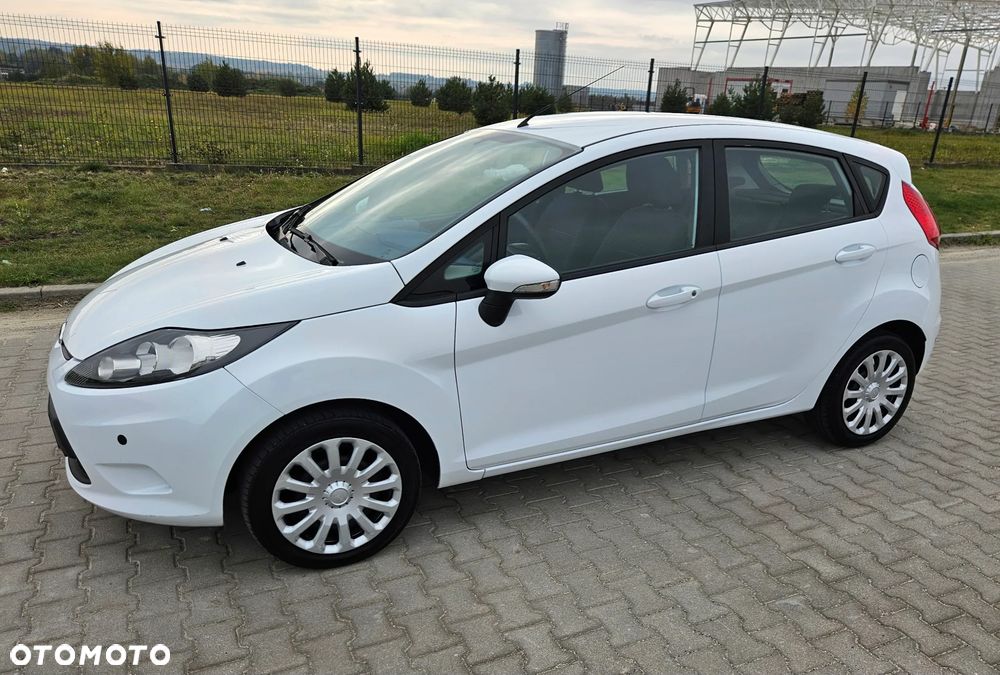 Ford Fiesta 2010 photo 3