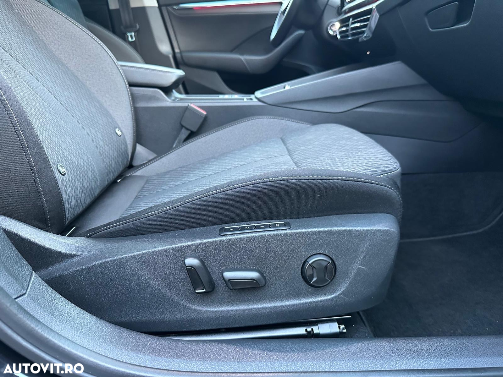 Skoda Octavia Combi 2.0 TDI DSG First Edition - 32