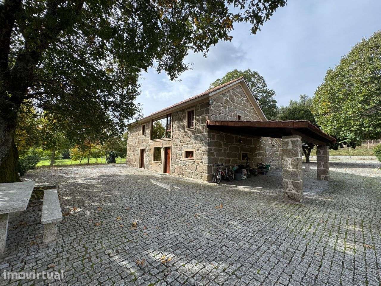 Quinta (+/-12 Ha), c/moradia granito-Tondela