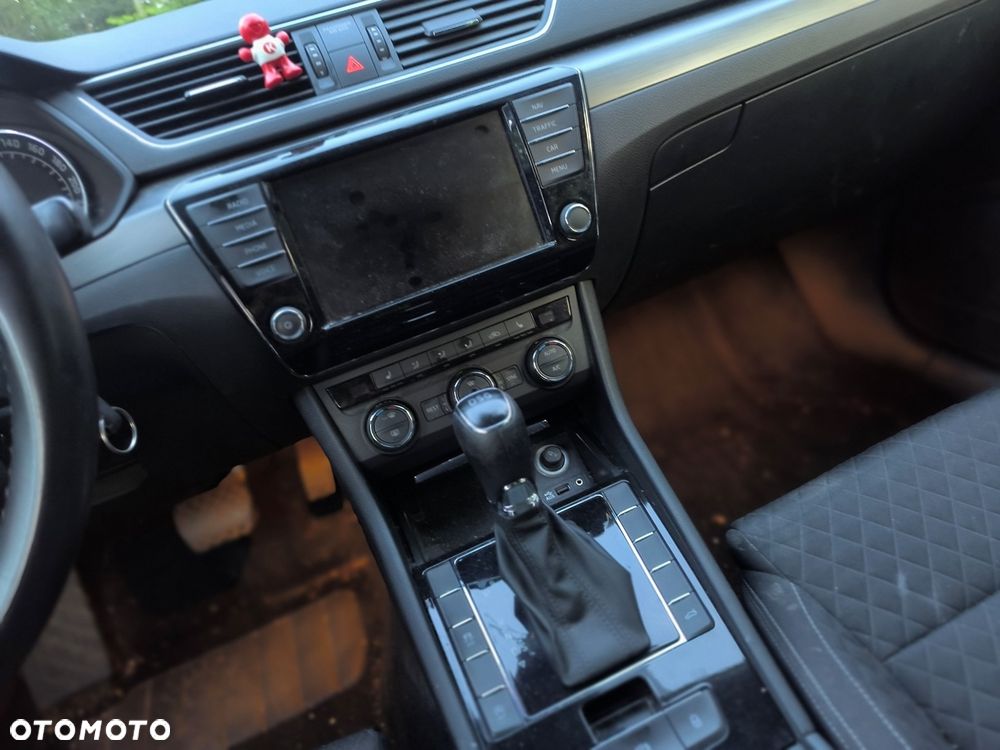 Skoda Superb 2.0 TDI DSG L&K - 8