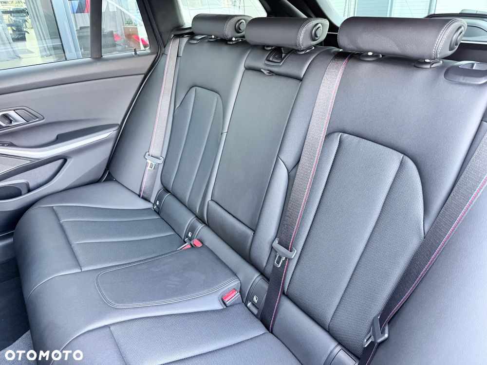 BMW Seria 3 320d xDrive M Sport - 35