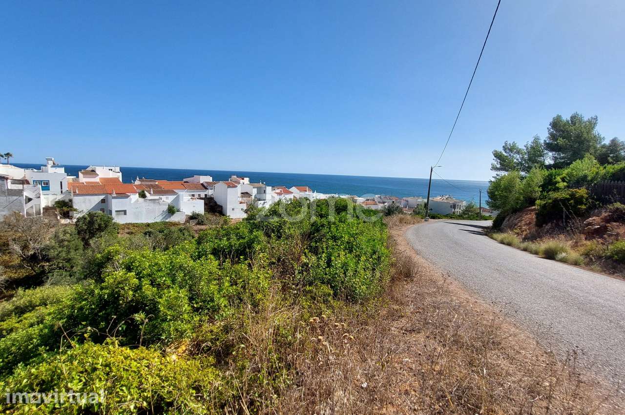 Terreno com 4.142 m² urbanizável à Praia de Salema - Algarve - Grande imagem: 5/18