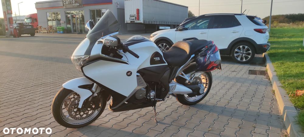 Honda VFR - 10