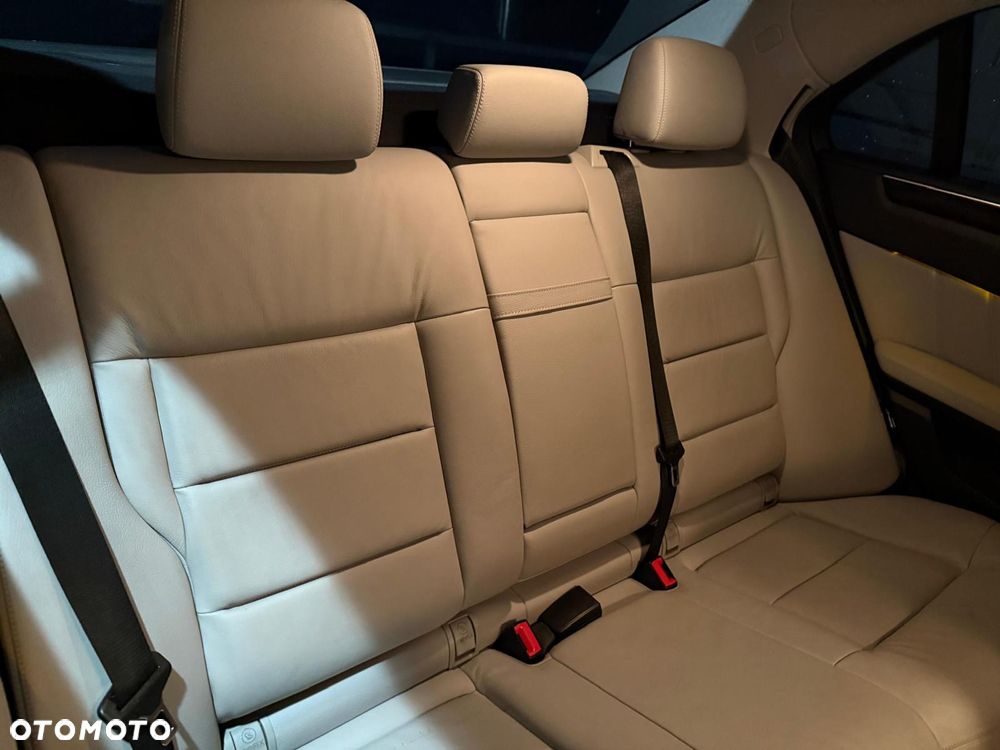 Mercedes-Benz Klasa E 350 CDI DPF BlueEFFICIENCY 7G-TRONIC Avantgarde - 9