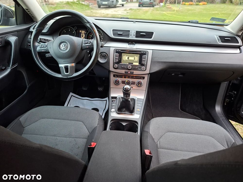 Volkswagen Passat 2.0 TDI Comfortline - 18