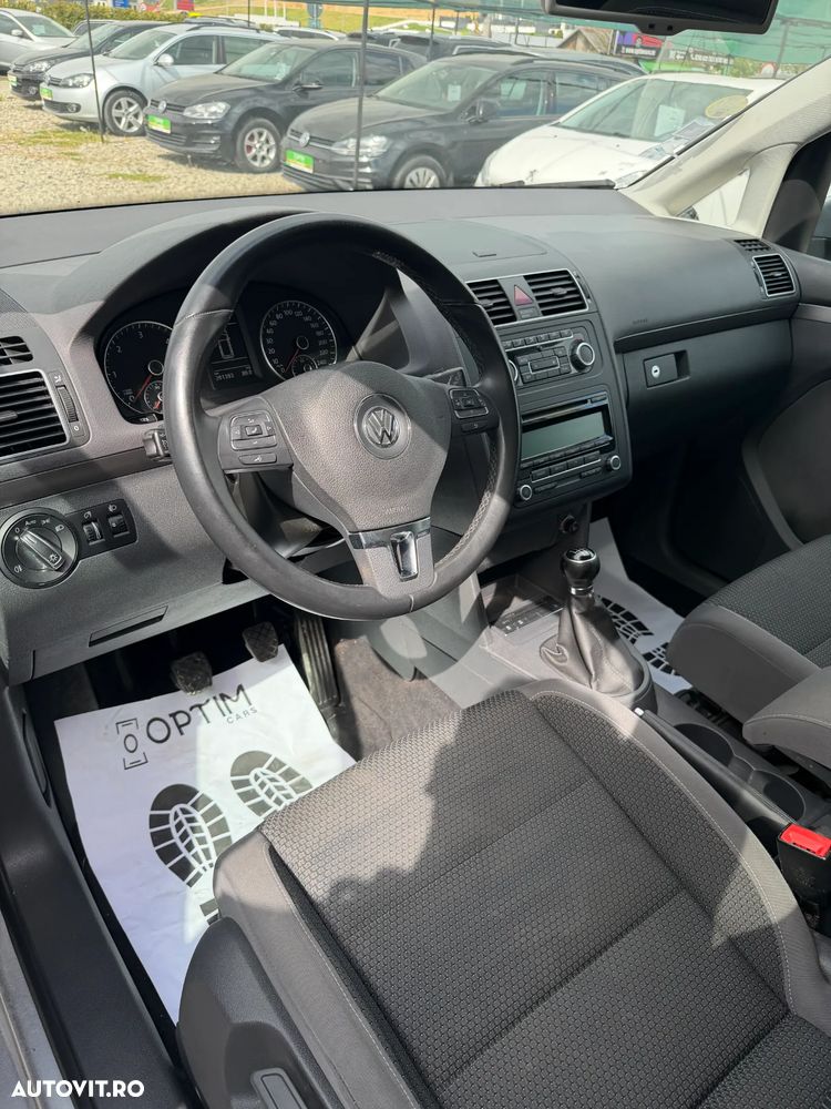 Volkswagen Touran - 11