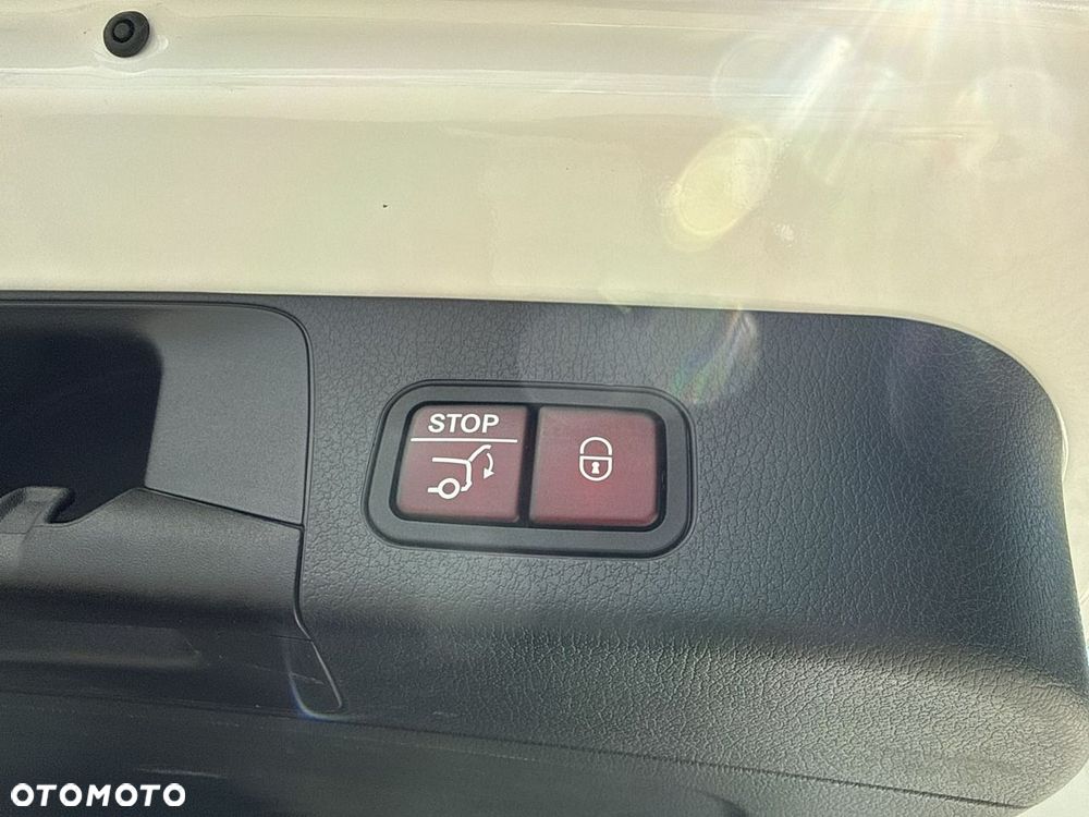 Mercedes-Benz GLB 200 7G-DCT - 17