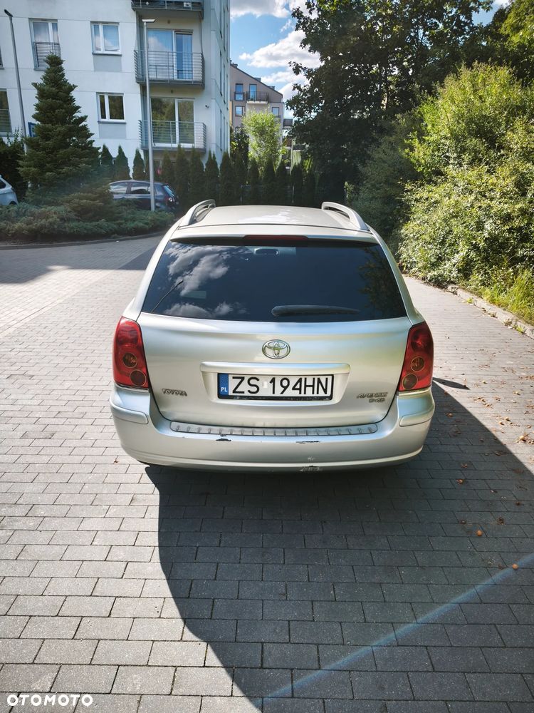 Toyota Avensis 2.2 D-4D Sol - 3