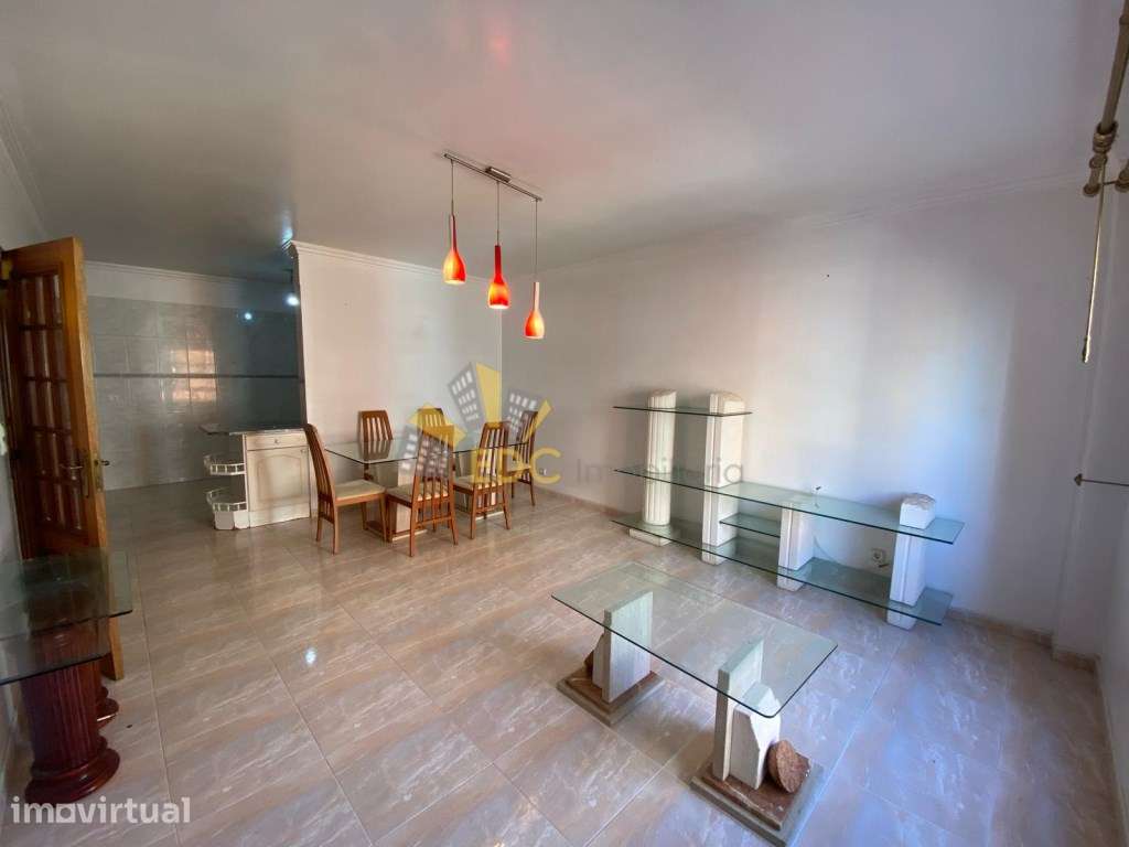 Apartamento T2 com excelentes áreas na Tapada das Mercês ! - Grande imagem: 3/23