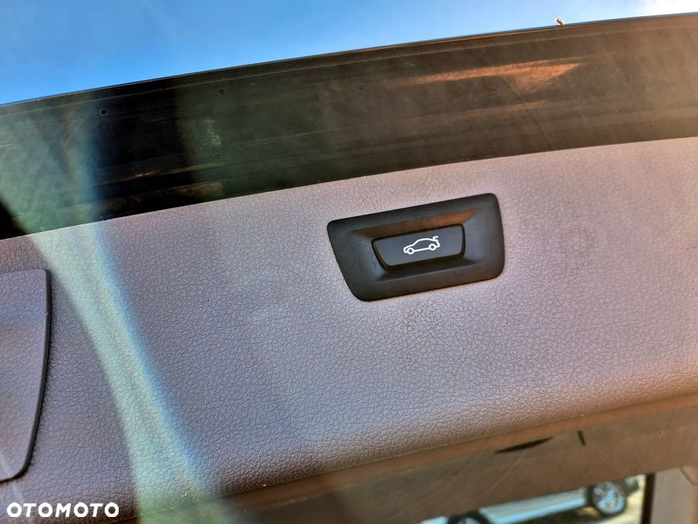 BMW Seria 3 318d DPF Edition Sport - 23