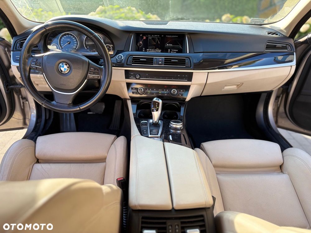 BMW Seria 5 525d xDrive - 13