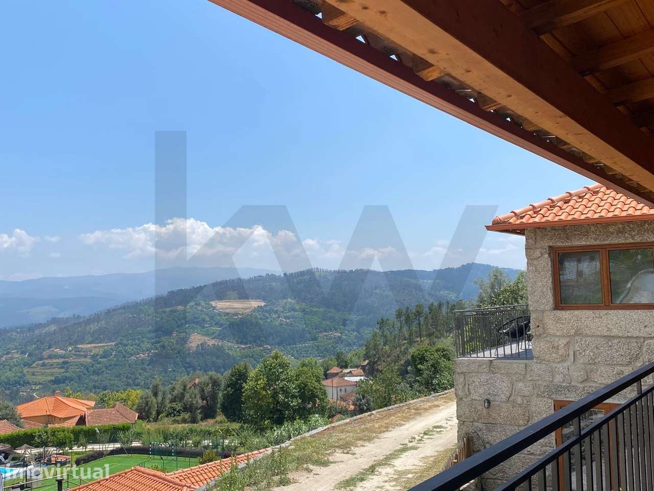 Moradia T3 com jardim e piscina para permuta - Grande imagem: 2/24