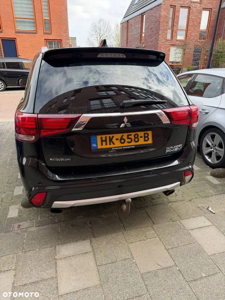 Mitsubishi Outlander Instyle NAVI + - 2