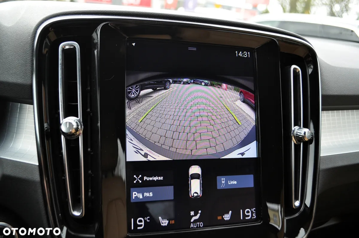 Volvo XC 40 T3 Momentum Pro - 25