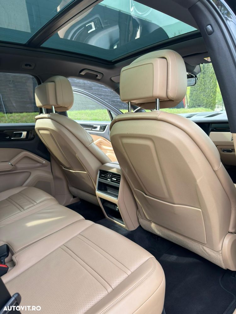 Porsche Cayenne - 23