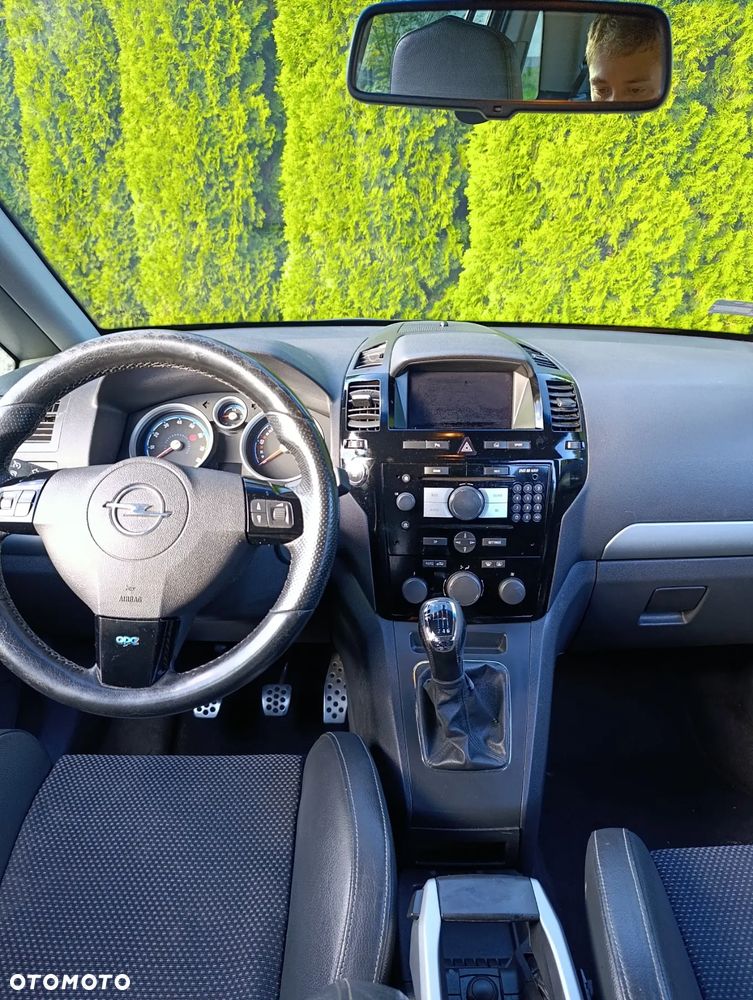 Opel Zafira 2.0 T OPC - 12