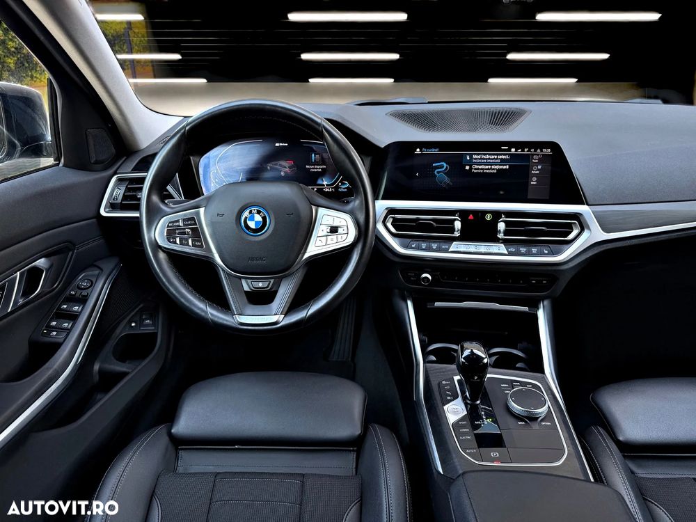 BMW 3 Series 2022 — imagine 9