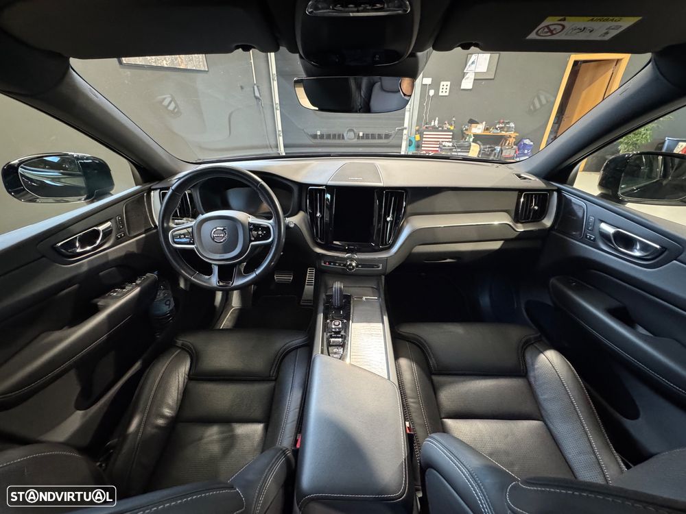 Volvo XC 60 2.0 B4 R-Design Geartronic - 22