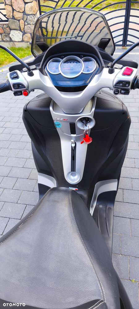 Piaggio MP-3 - 6