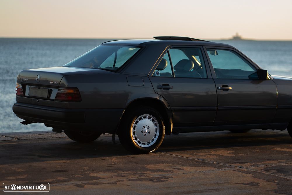 Mercedes-Benz W124 (1984-1997) 300 D Turbo - 32