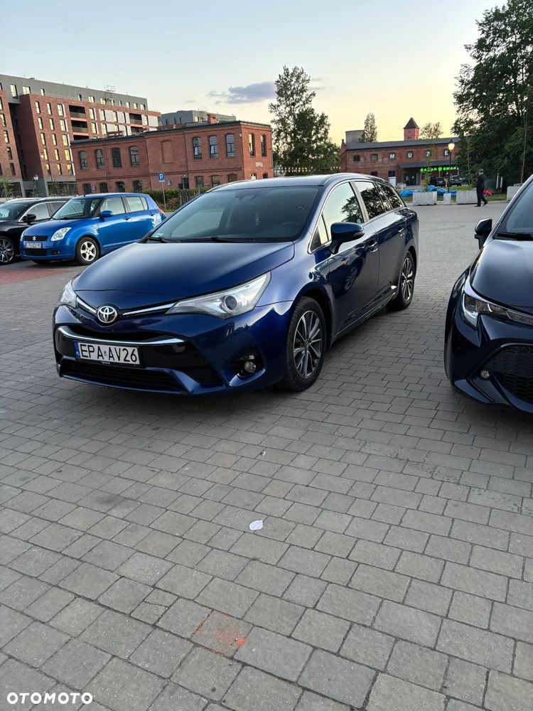 Toyota Avensis 1.8 Premium - 12