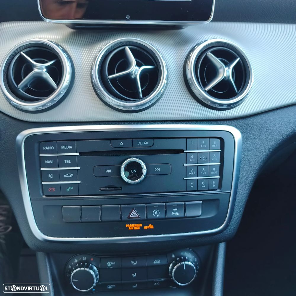 Mercedes-Benz GLA 180 CDI Urban - 14