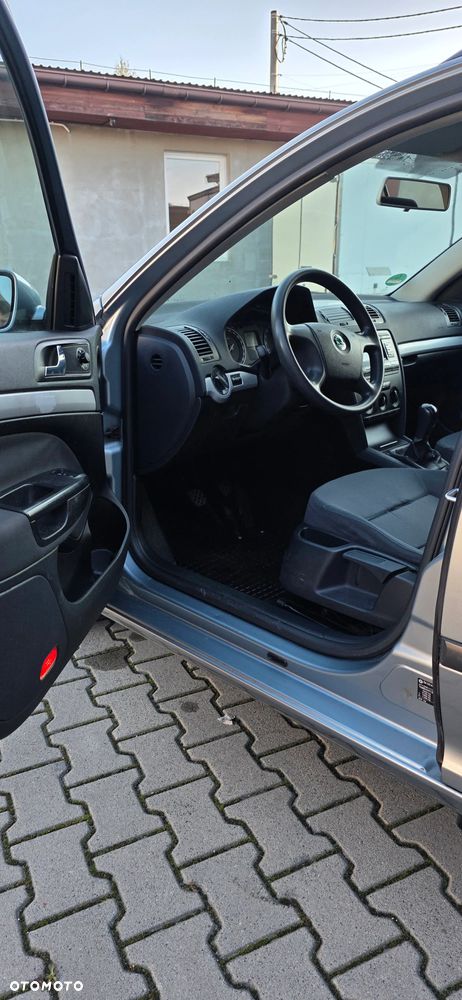Skoda Octavia 1.6 Combi - 28