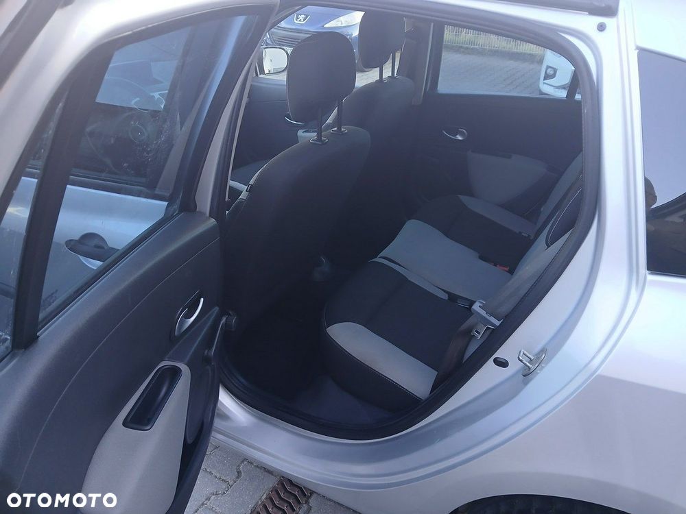 Renault Clio 1.2 16V Life - 12